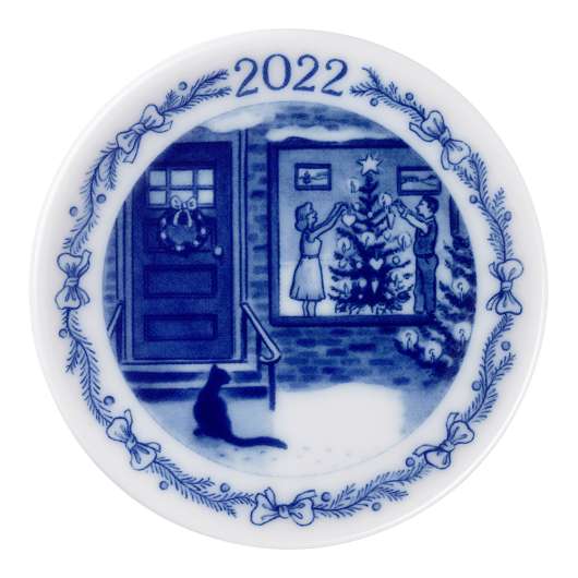 Royal Copenhagen - Collectibles 2022 Plakett Decorating the Christmas Tree 8,5 cm